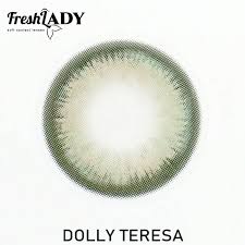 Modelo usando FreshLady Dolly Teresa verde gris&aacute;ceo